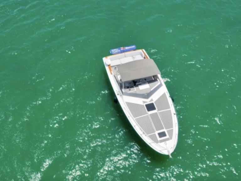 Boat rental Sirena 42  in Miami Beach on Samboat