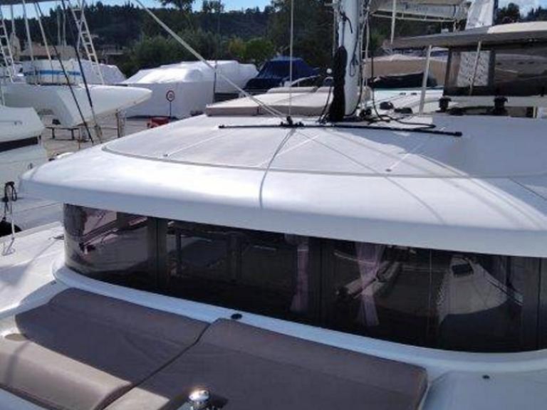 Lagoon Lagoon 42 in Lávrio on SamBoat