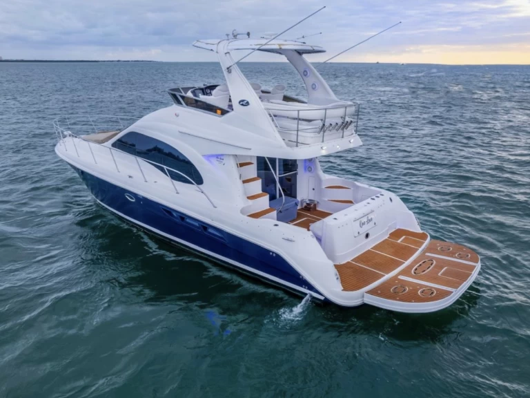 Luxury Yacht rental with or without captain Sea Ray Miami Beach