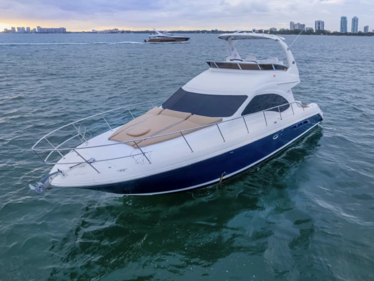 Luxury Yacht for rent Miami Beach at the best price