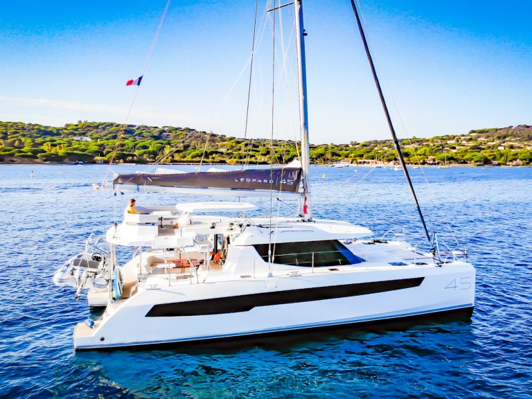 Boat rental Leopard Catamarans / Robertson & Caine Leopard 45 in Toulon on Samboat