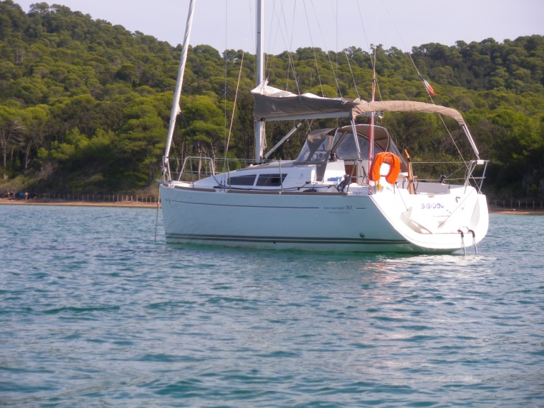 Rent a Jeanneau Sun Odyssey 30i Toulon