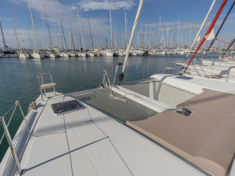 Lagoon Lagoon 42 in Piso Livadi on SamBoat