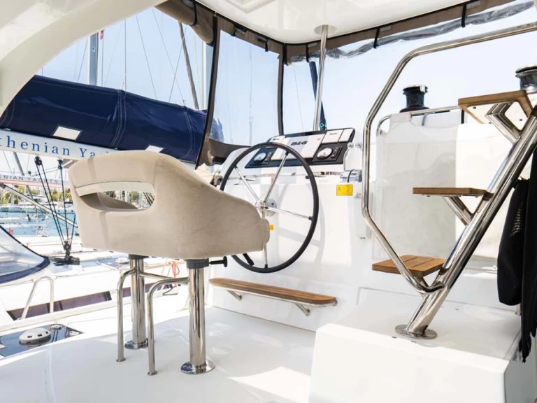 Rent a Lagoon Lagoon 42 Néa Péramos