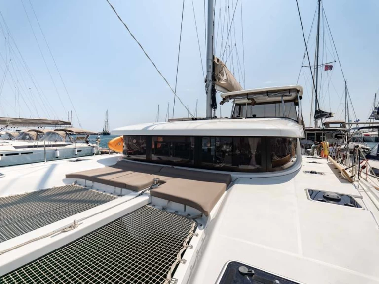 Catamaran rental in Néa Péramos - Lagoon Lagoon 42