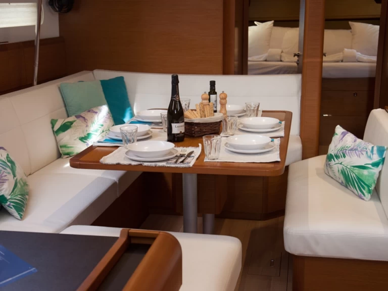 Jeanneau Sun Odyssey 519 in Benitses on SamBoat