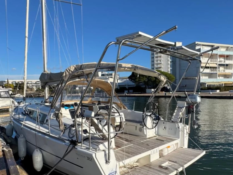 Sailboat for rent Toulon at the best price