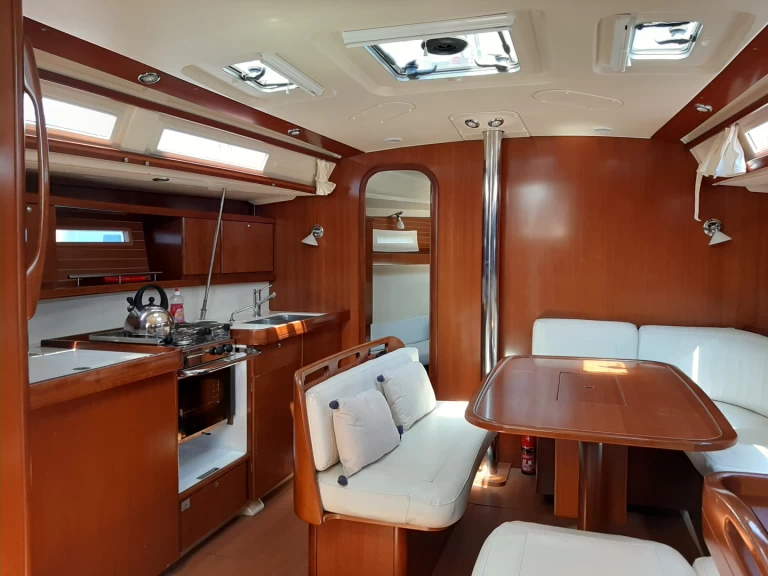 Sailboat for rent Toulon at the best price