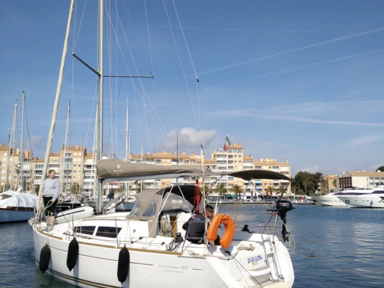 Rent a Jeanneau Sun Odyssey 30i Toulon
