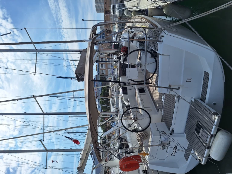 Sailboat rental in Toulon - Jeanneau Sun Odyssey 379