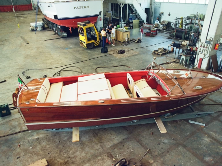 Motorboat rental with or without captain Cantiere di Chiavari Berlin