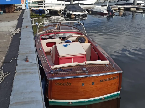 Bareboat Rental Motorboat Cantiere di Chiavari with a boat licence