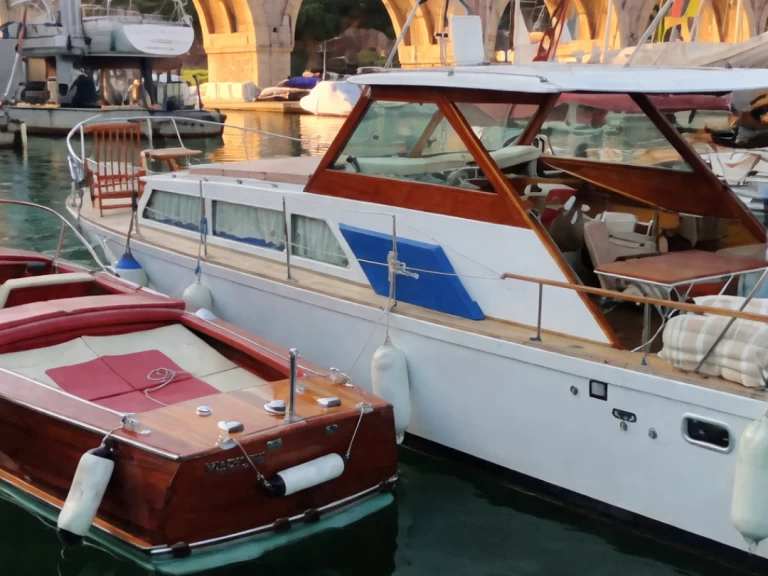 Yacht charter Cannes cheap Arcoa 1060