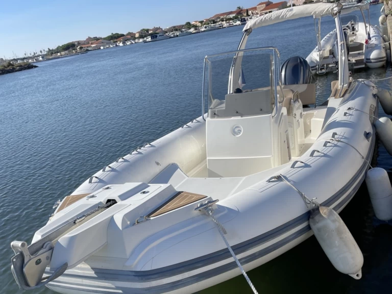 Capelli Tempest 775 in Port de Saint-Cyprien Méditerranée on SamBoat