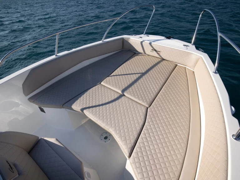 Bareboat Rental Motorboat Cayman with a boat licence