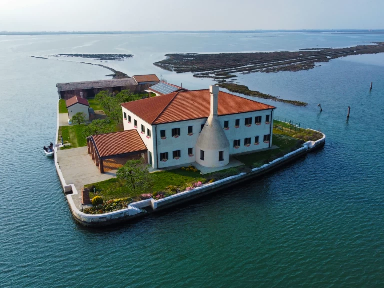 Rent a Bluline Bluline 19 Ft Open Plus Venice