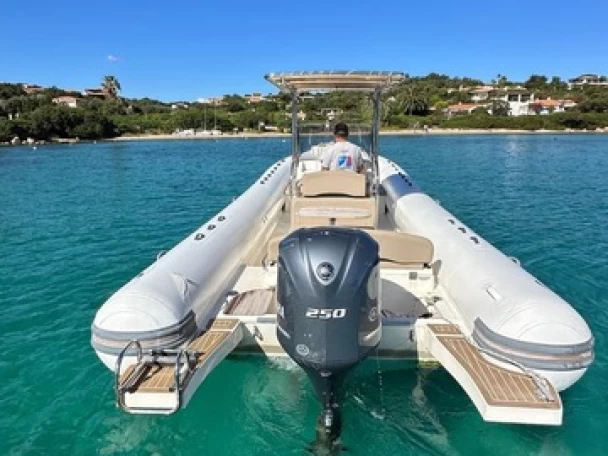 Rent a  Capelli 900 Sun 250 HP Poltu Quatu