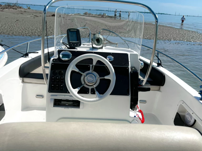 Bareboat Rental Motorboat yacht & co with a boat licence