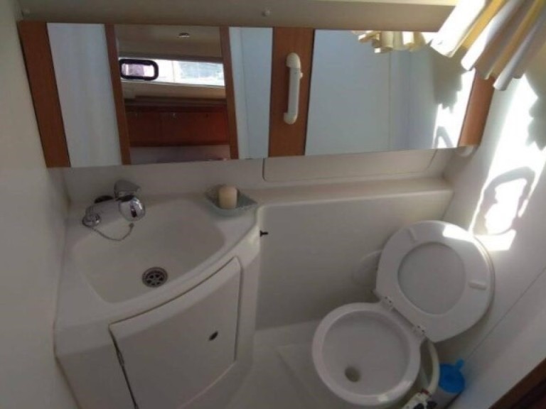 Rent a Bénéteau Oceanis 37 Pálairos