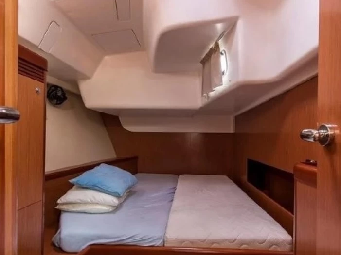 Sailboat rental with or without captain Bénéteau Pálairos