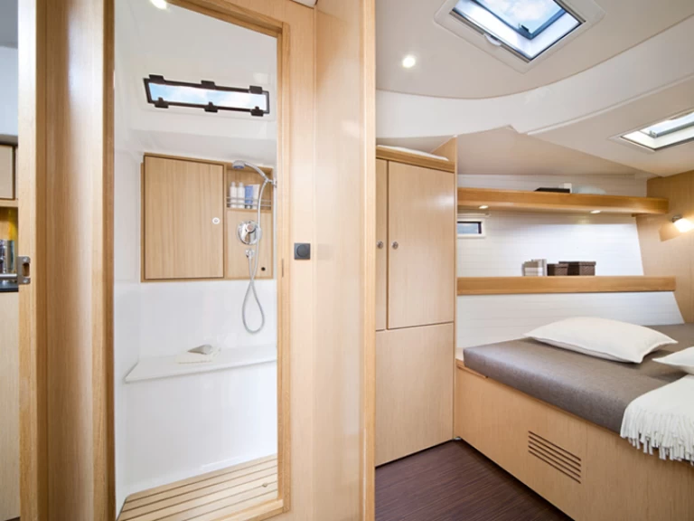 Sailboat rental in Punat - Bavaria Bavaria 45 Cruiser