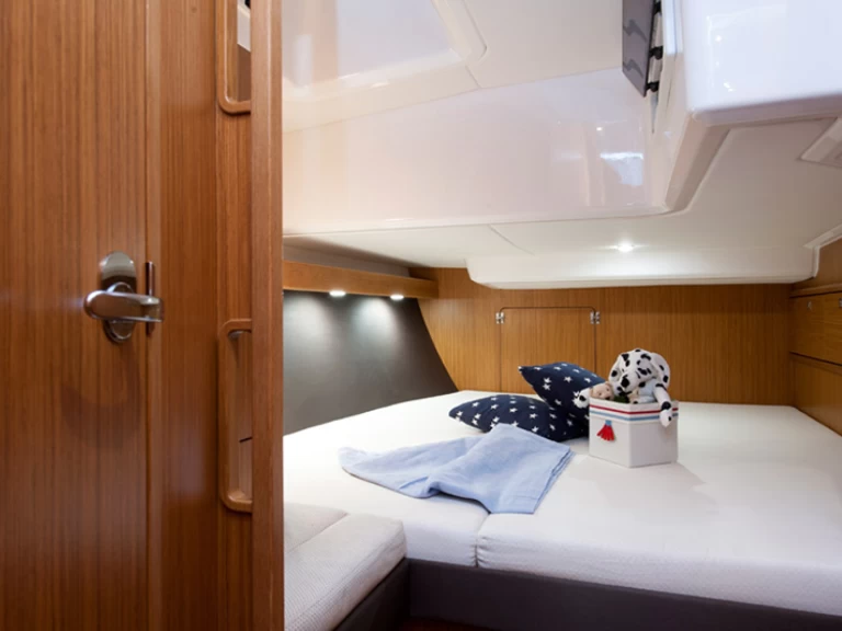 Bareboat Rental Sailboat Bavaria with a boat licence