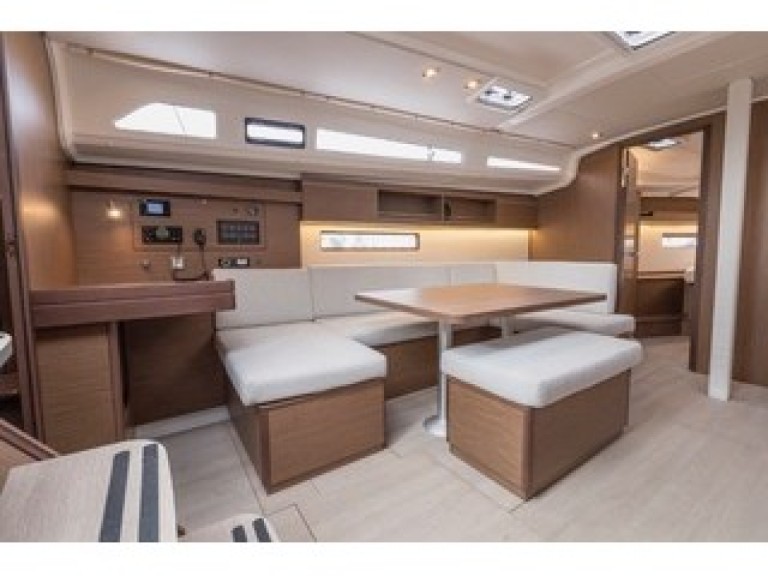 Bareboat Rental Sailboat Bénéteau with a boat licence