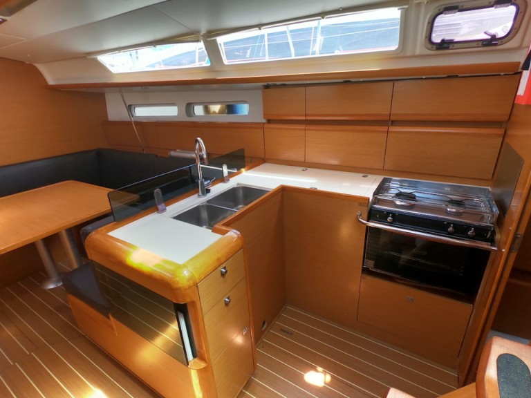 Boat rental Jeanneau Sun Odyssey 409 in Olbia on Samboat
