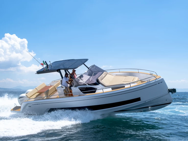 Rent a Salpa Avantgarde 35 Juan-les-Pins