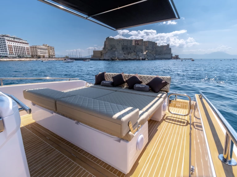 Motorboat for rent Juan-les-Pins at the best price