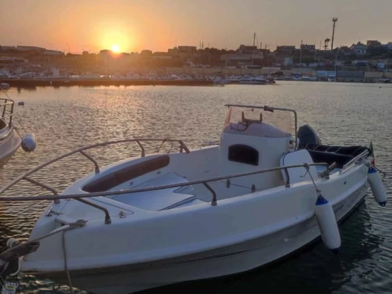 Motorboat for rent Acitrezza at the best price