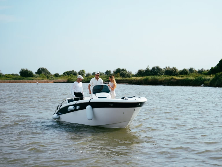 Motorboat for rent Venice at the best price
