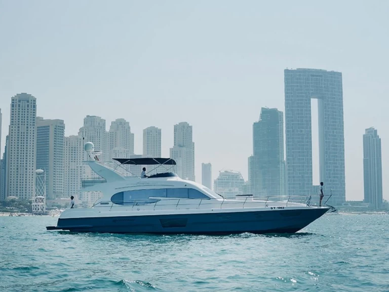 Luxury Yacht for rent Dubaï harbour at the best price