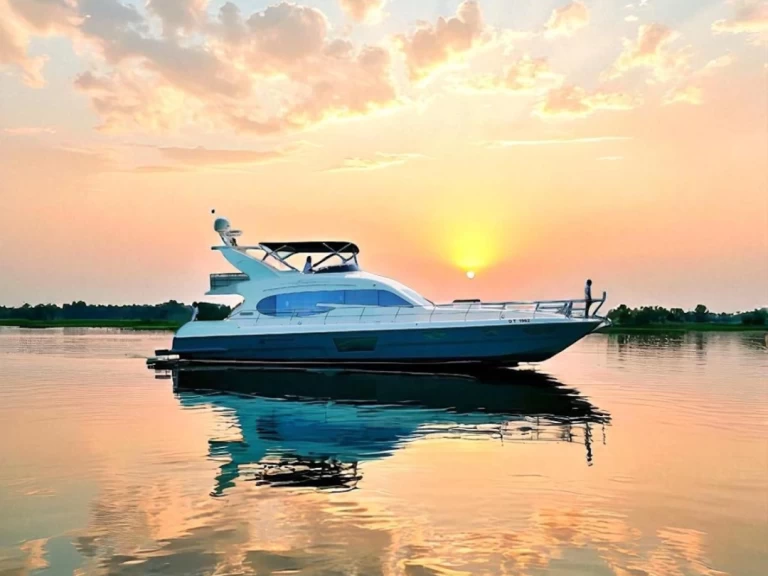 Al Shaali  AS Marine charter bareboat or captained in  Dubaï harbour