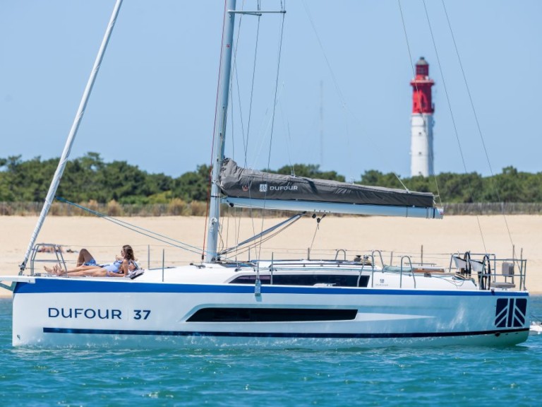Dufour Dufour 37 in La Rochelle on SamBoat