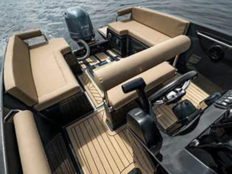 Nuva Nuva M6 Open in Alicante on SamBoat