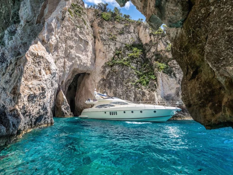 Yacht charter Piraeus Port cheap Azimut 68