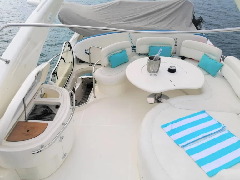Boat rental Azimut Azimut 68 in Piraeus Port on Samboat
