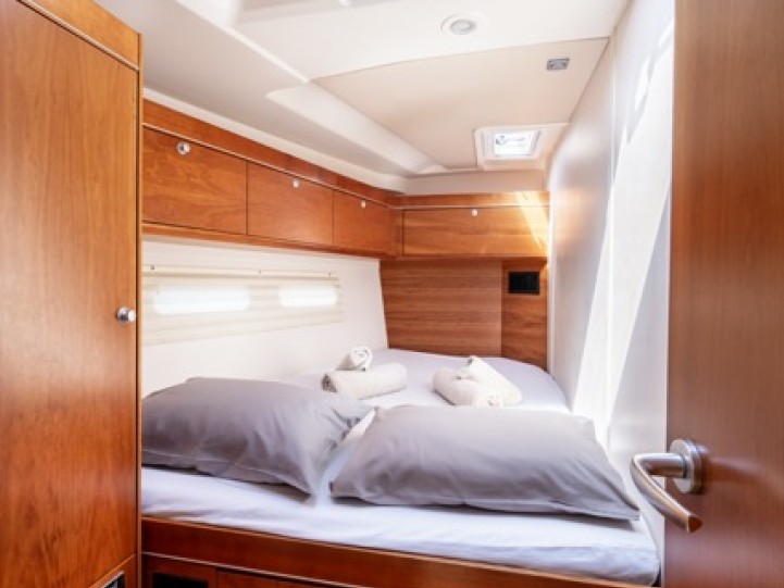 Hanse Hanse 575 in Piraeus on SamBoat