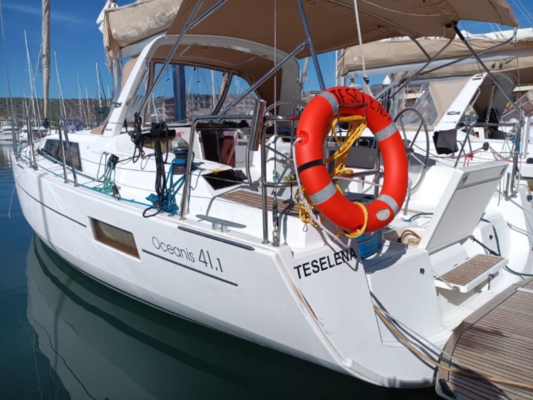 Yacht charter La Paz cheap Oceanis 41.1