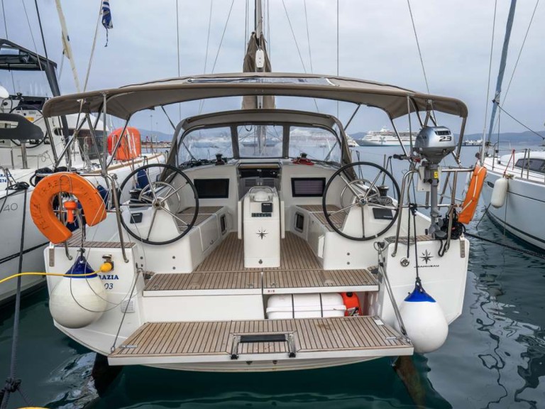 Sailboat for rent Lávrio at the best price
