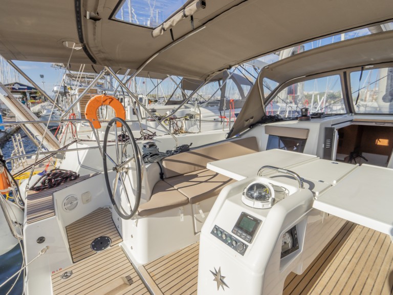Rent a Jeanneau Sun Odyssey 410 Néa Péramos