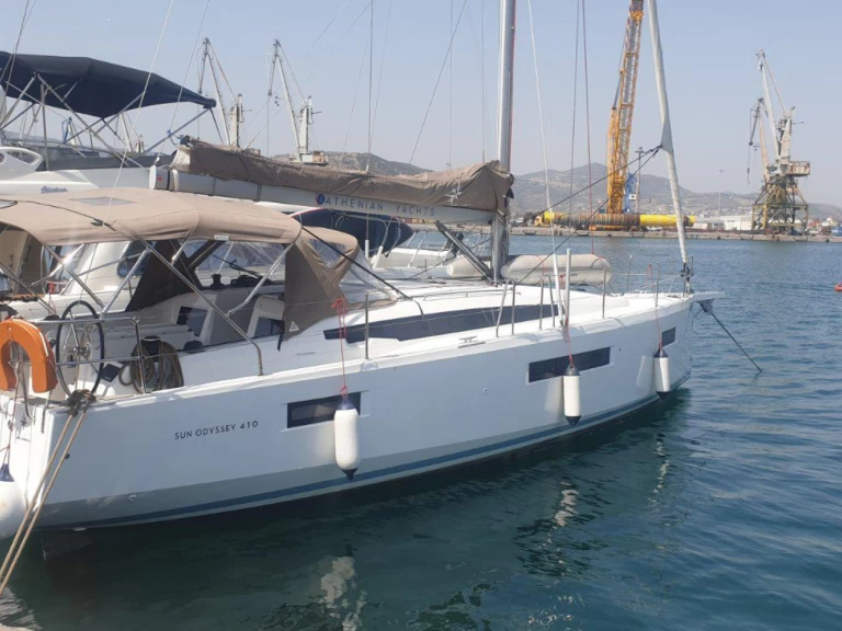 Sailboat rental with or without captain Jeanneau Neo Klima
