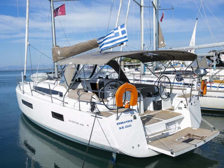 Sailboat rental with or without captain Jeanneau Neo Klima