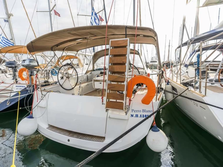 Sailboat for rent Skiathos at the best price