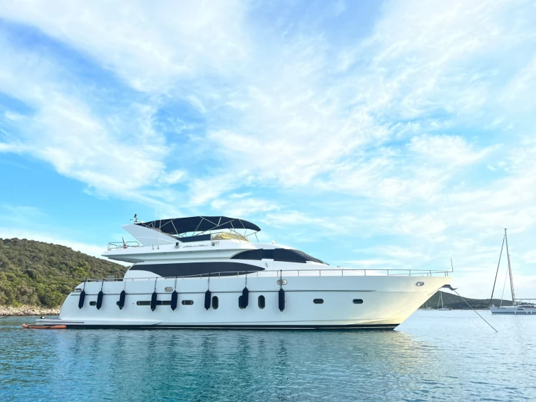 Luxury Yacht rental with or without captain Monte Fino Kaštela