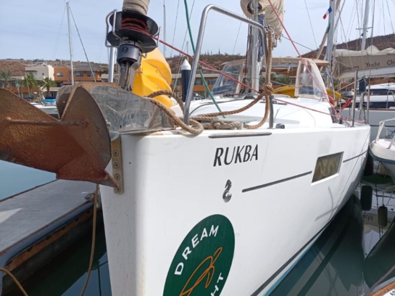 Yacht charter La Paz cheap Oceanis 41.1