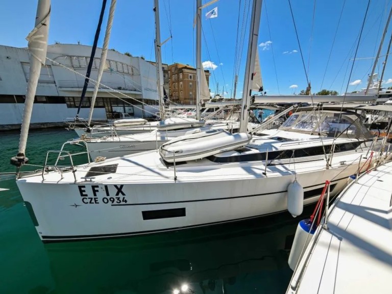 Rent a Bavaria Bavaria C45 Pula