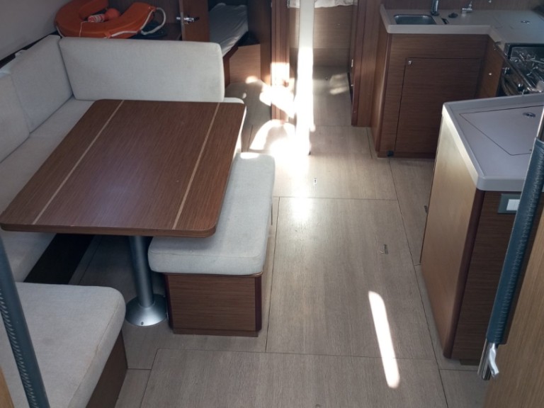 Bareboat Rental Sailboat Bénéteau with a boat licence