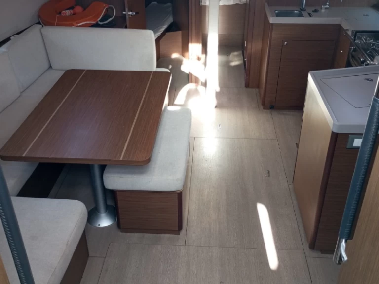 Bareboat Rental Sailboat Bénéteau with a boat licence